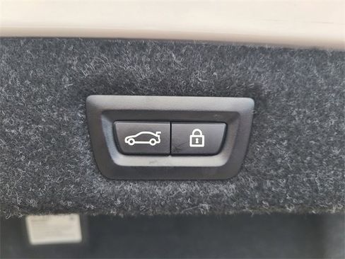 Used 2022 BMW 540i w/ Luxury Seating Package image 11