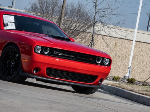Used 2019 Dodge Challenger R/T Scat Pack w/ Shaker Package image 5