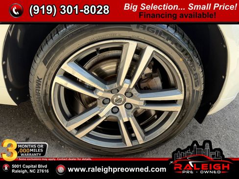 Used 2021 Volvo XC60 T6 Momentum AWD/4WD image 35