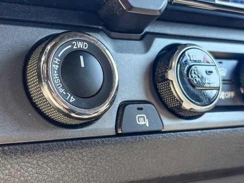 Used 2017 Toyota Tacoma TRD Sport AWD/4WD image 26