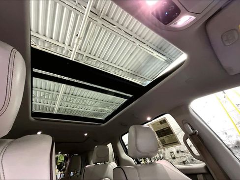 Used 2017 Chrysler Pacifica Limited image 14