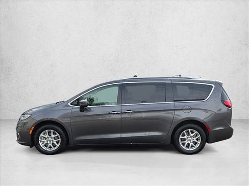 Used 2021 Chrysler Pacifica Touring-L image 9