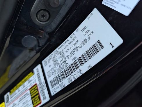 Used 2025 Toyota Tundra Limited AWD/4WD image 37