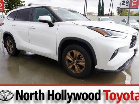 Used 2023 Toyota Highlander Bronze Edition image 1