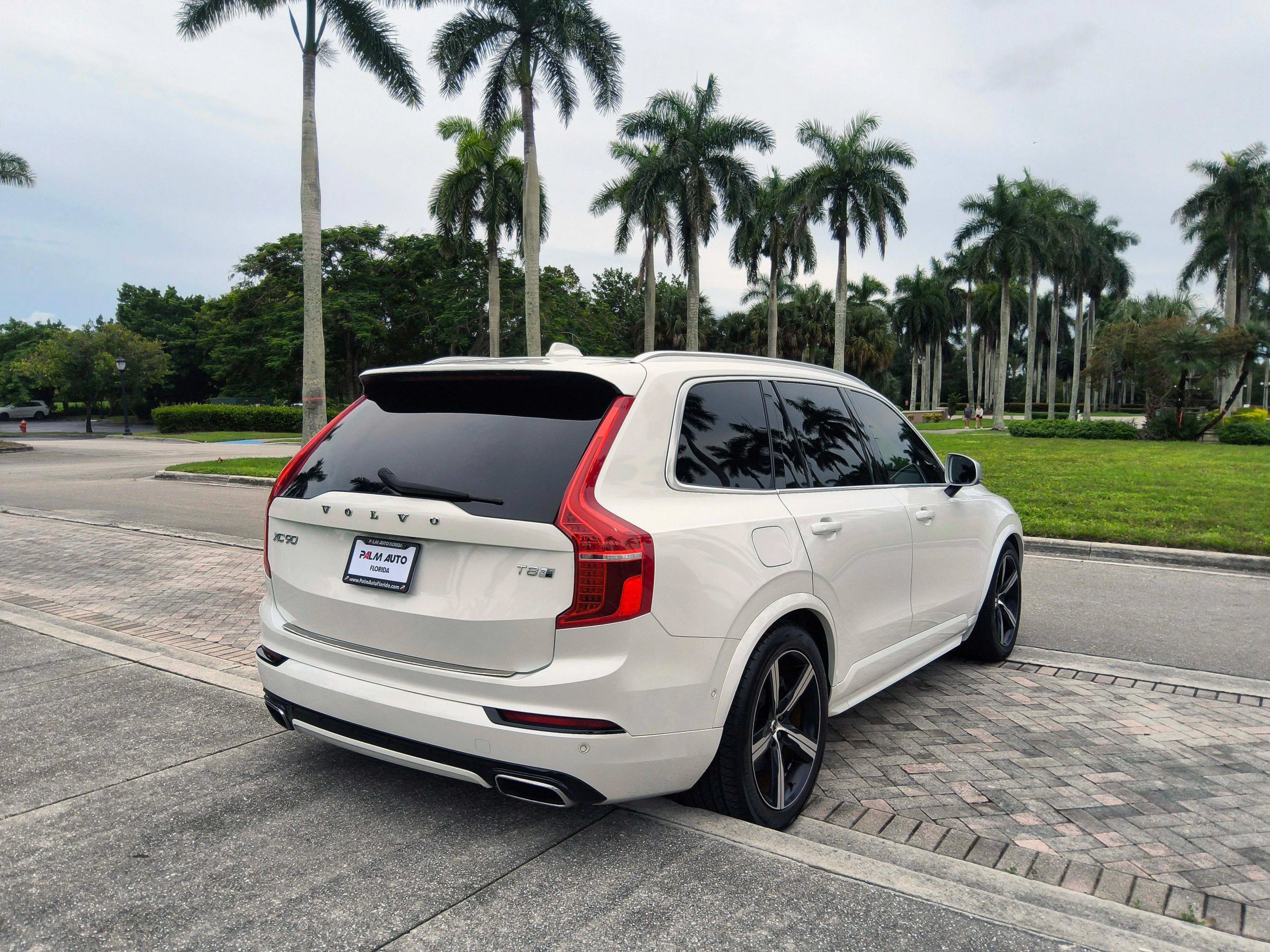 Used 2016 Volvo XC90 T8 R-Design AWD/4WD image 26