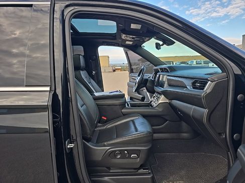 Used 2021 GMC Yukon Denali w/ Denali Premium Package image 19