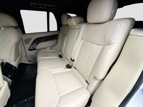 Used 2024 Land Rover Range Rover SE image 18