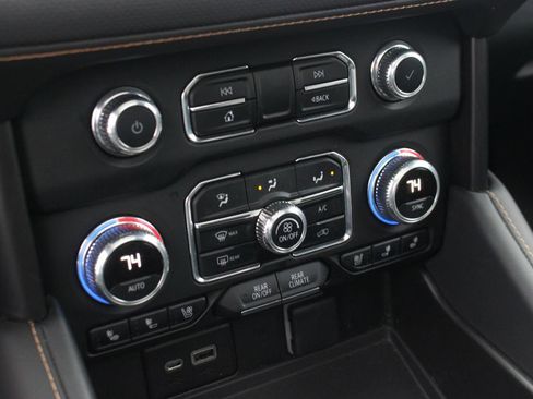 Used 2023 GMC Yukon AT4 w/ AT4 Premium Package image 32