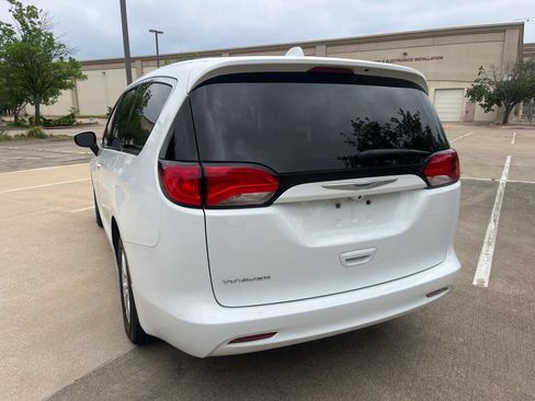 Used 2020 Chrysler Voyager LX w/ Cold Weather Group FWD image 8