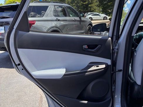 Used 2023 Hyundai Kona SEL AWD/4WD image 46