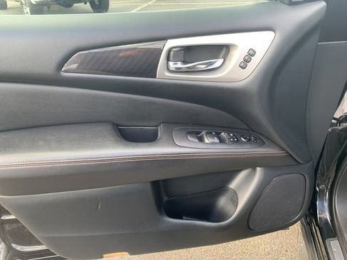 Used 2020 Nissan Pathfinder SL image 11