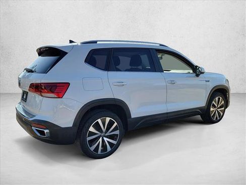 Used 2022 Volkswagen Taos SE FWD image 5