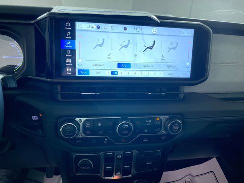 Used 2024 Jeep Wrangler Sahara image 26