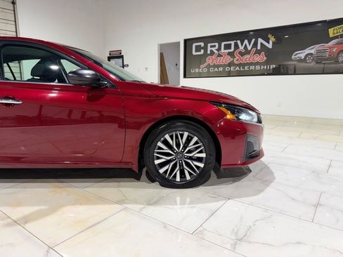 Used 2025 Nissan Altima 2.5 SV FWD image 7
