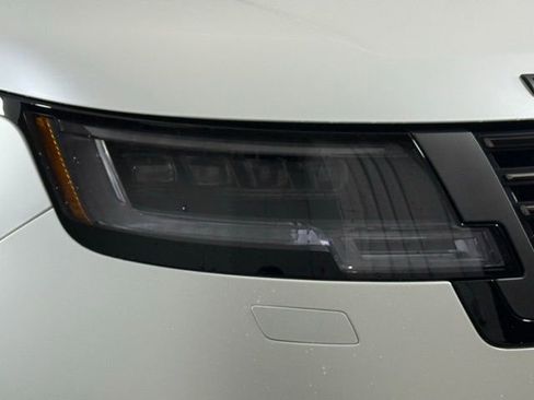 Certified 2025 Land Rover Range Rover SV image 15
