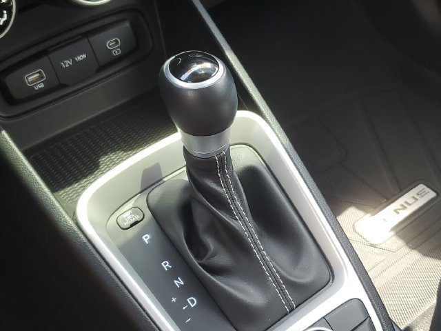 Certified 2024 Hyundai Venue SEL FWD image 30