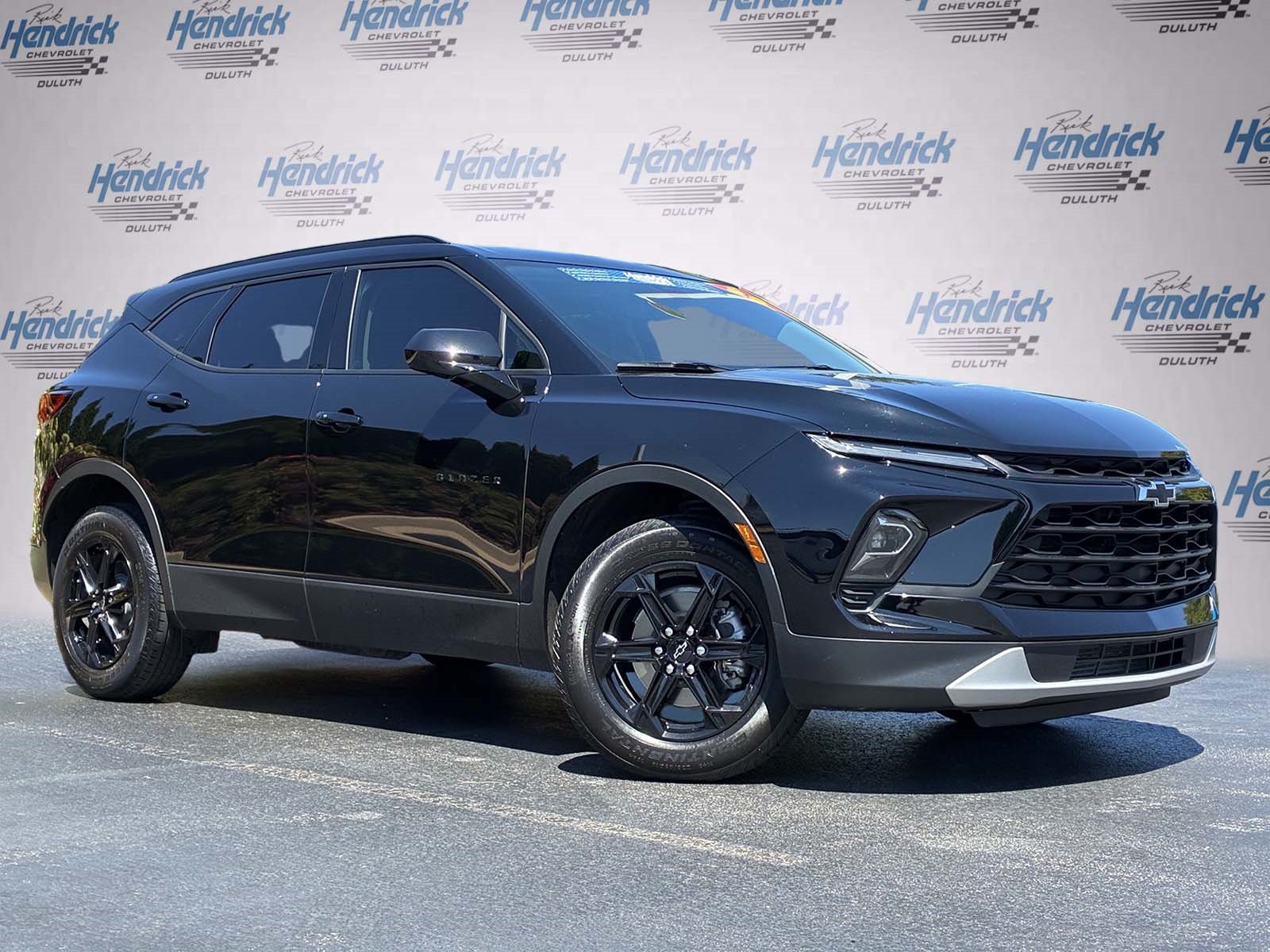 Used 2023 Chevrolet Blazer LT w/ Midnight/Sport Edition FWD image 2