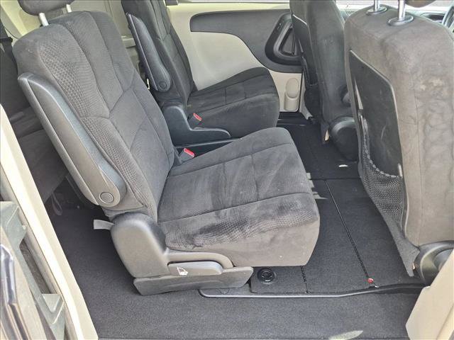 Used 2013 Chrysler Town & Country Touring FWD image 20