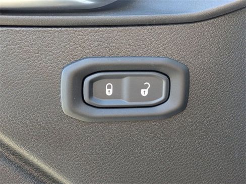 Used 2023 Jeep Wrangler Unlimited Rubicon w/ Cold Weather Group image 12