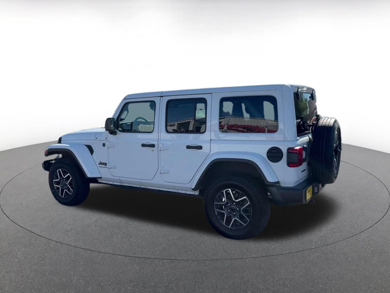 Used 2025 Jeep Wrangler Unlimited Sahara AWD/4WD image 9