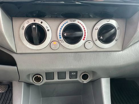 Used 2011 Toyota Tacoma PreRunner image 28