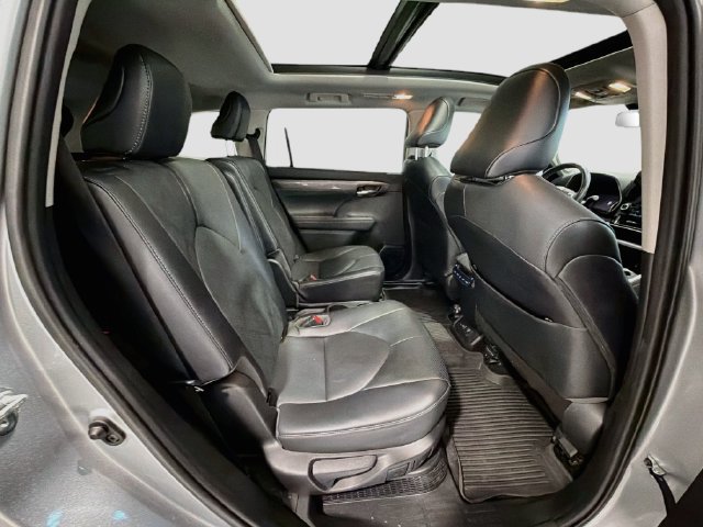 Used 2022 Toyota Highlander Platinum AWD/4WD image 25