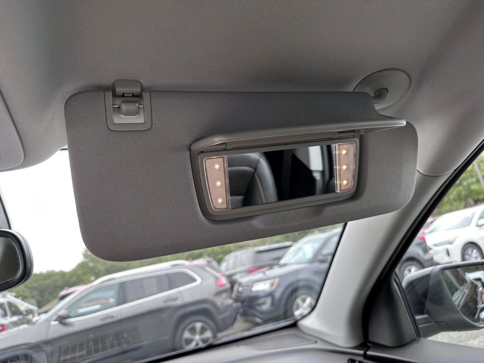 Used 2023 Chevrolet Equinox Premier AWD/4WD image 28