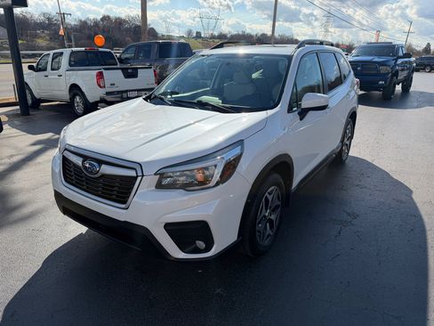 Used 2021 Subaru Forester Premium image 8