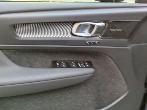 Used 2022 Volvo XC40 P8 Recharge Ultimate image 13