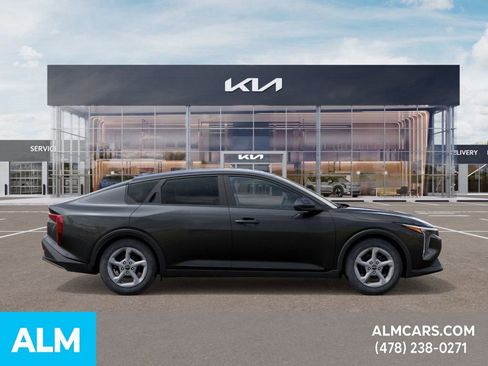 Used 2025 Kia K4 LXS image 8