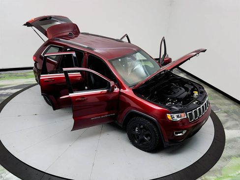 Used 2021 Jeep Grand Cherokee Laredo X AWD/4WD image 37