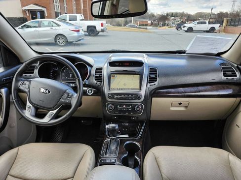 Used 2014 Kia Sorento EX w/ EX V6 Touring Package image 10