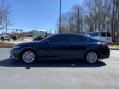 Used 2021 Toyota Camry LE image 6