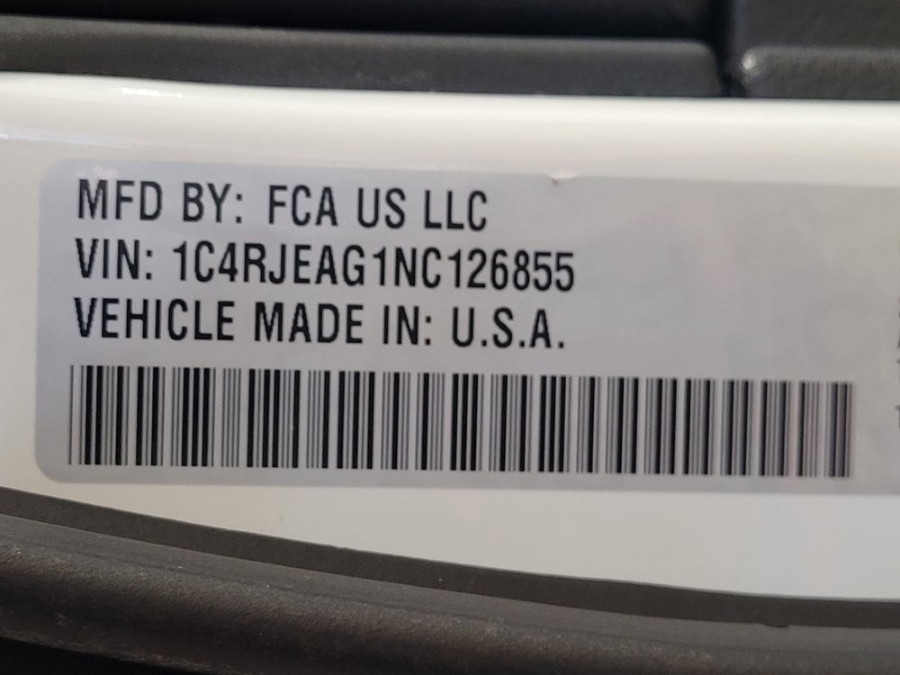 Used 2022 Jeep Grand Cherokee Laredo E w/ Security & Convenience Group RWD image 33