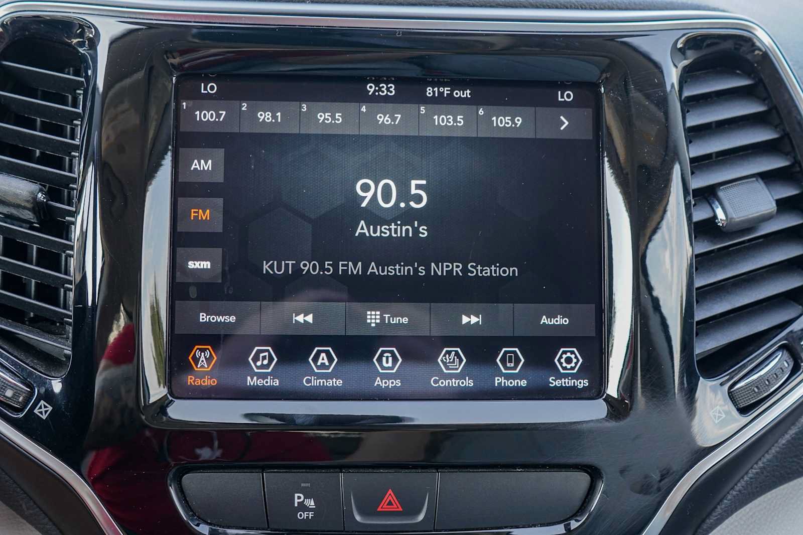 Used 2020 Jeep Cherokee Limited FWD image 12
