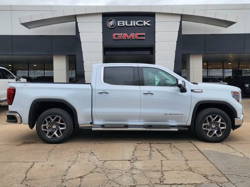 New 2026 GMC Sierra 1500 SLT image 3