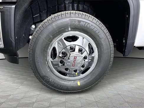 New 2026 GMC Sierra 3500 SLE w/ SLE Value Package image 13