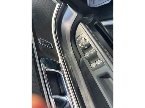 Used 2017 Ford Explorer XLT w/ Equipment Group 202A AWD/4WD image 12