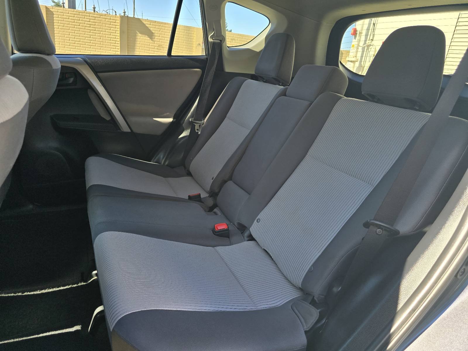 Used 2015 Toyota RAV4 LE FWD image 11