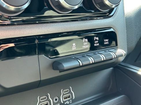 New 2026 RAM 1500 4x4 Crew Cab image 40