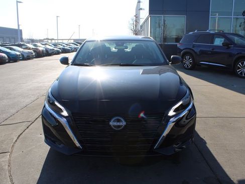 New 2025 Nissan Altima 2.5 SV image 2