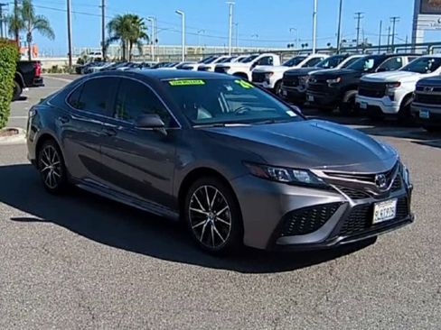Used 2024 Toyota Camry SE image 2