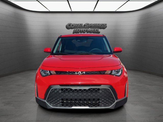 Used 2025 Kia Soul LX w/ LX Technology Package FWD image 2