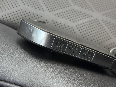 Used 2026 Kia Carnival FWD image 22