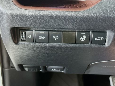 Used 2019 Toyota RAV4 Limited AWD/4WD image 17