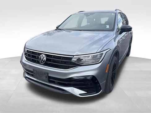 Used 2024 Volkswagen Tiguan SE R-Line AWD/4WD image 3