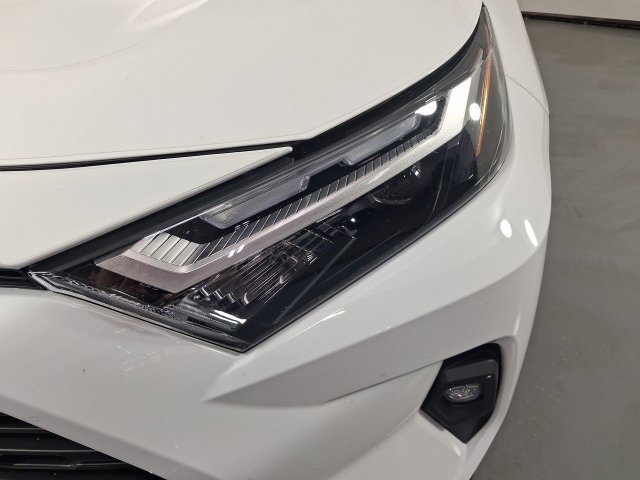 Used 2023 Toyota RAV4 AWD Hybrid image 28