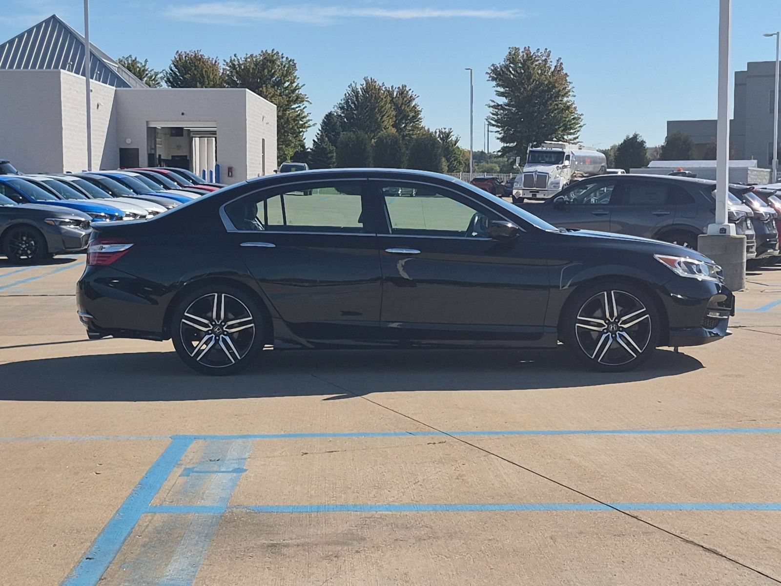 Used 2016 Honda Accord Sport image 6