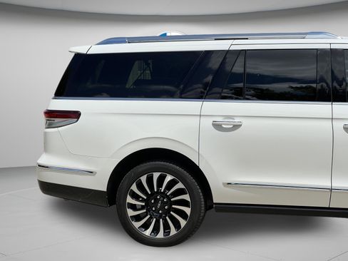Certified 2024 Lincoln Navigator L Black Label AWD/4WD image 34