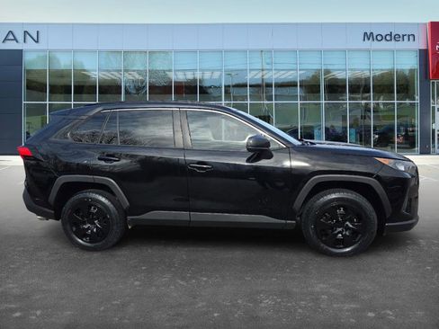 Used 2020 Toyota RAV4 LE image 4
